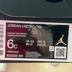 Size 6C- Jordan 3 Retro- Georgetown colors
